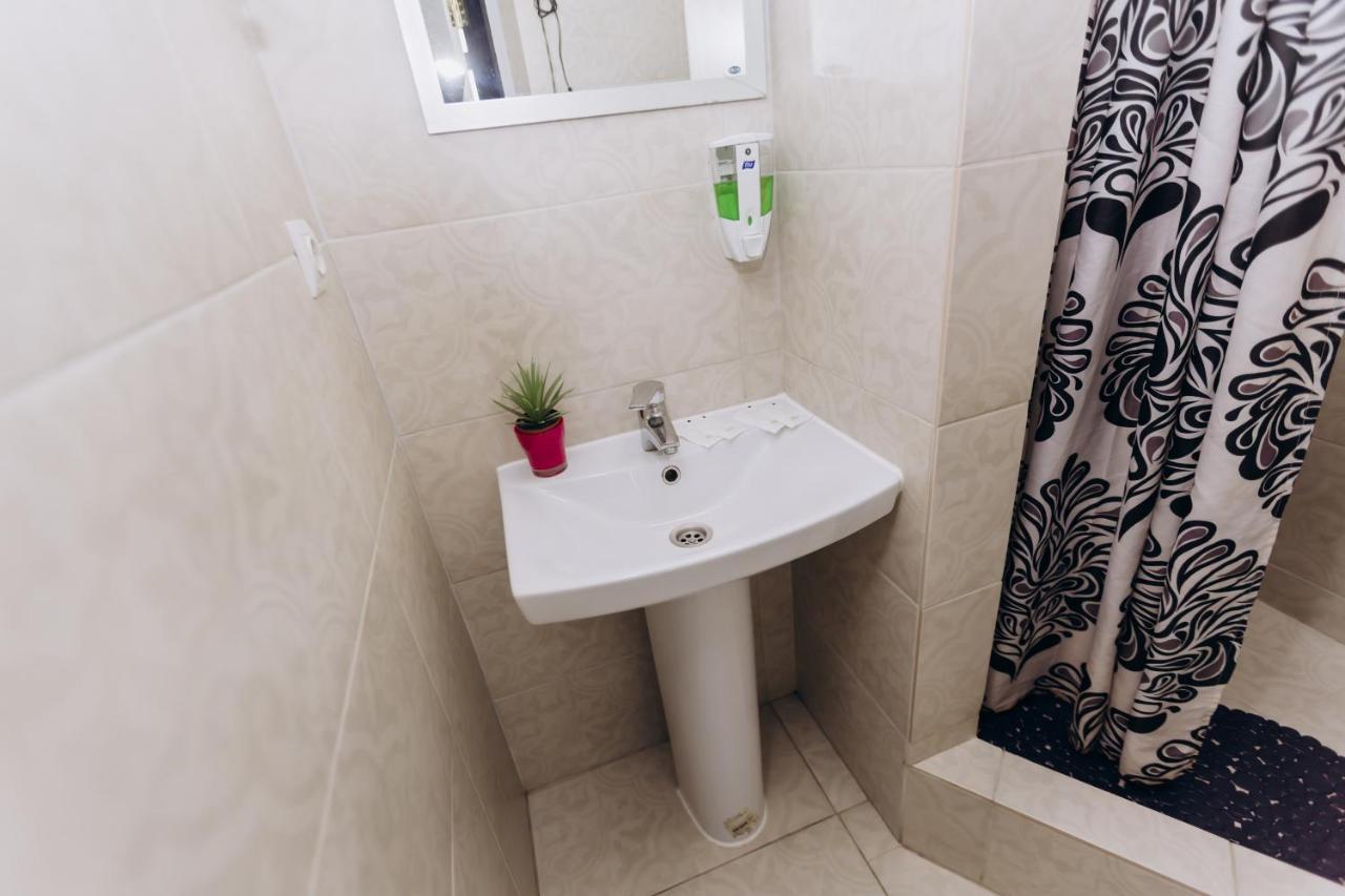 Нові Apartments Біля Жд Вокзалу Ivano-Frankivsk Eksteriør billede