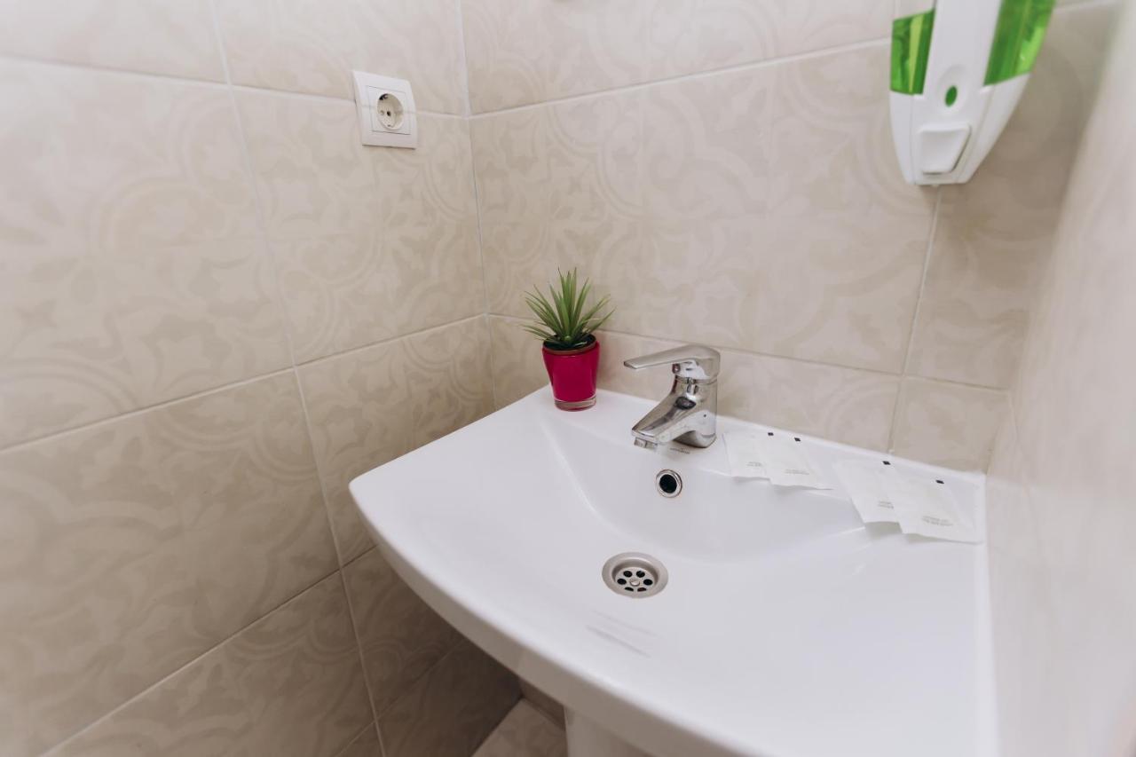 Нові Apartments Біля Жд Вокзалу Ivano-Frankivsk Eksteriør billede